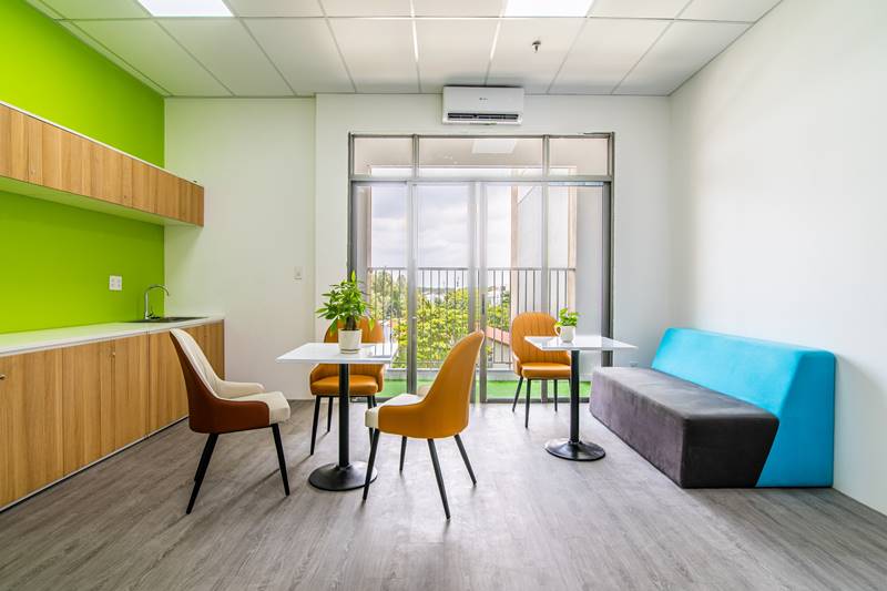 Pantry sử dụng chung tại WinPlace - vlook.vn