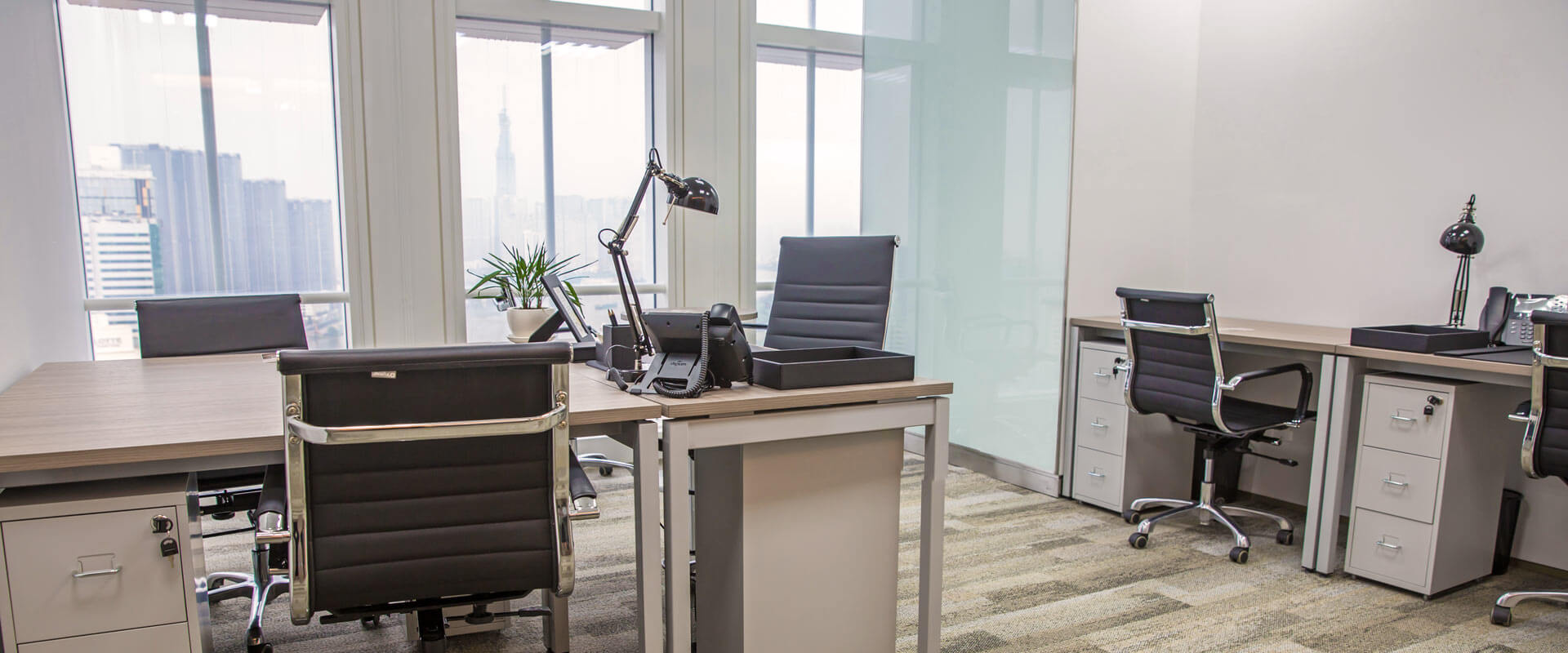 Văn phòng trọn gói CEO SUITE • Vietcombank Tower, 05 Công Trường Mê Linh, Phường Bến Nghé, Quận 1 - Vlook.vn