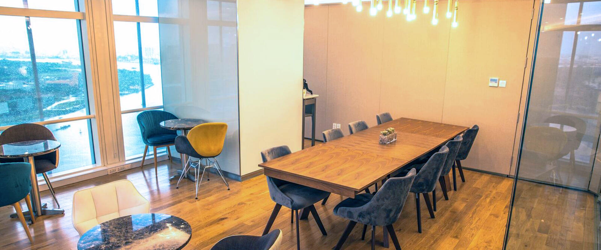 Văn phòng trọn gói CEO SUITE • Vietcombank Tower, 05 Công Trường Mê Linh, Phường Bến Nghé, Quận 1 - Vlook.vn