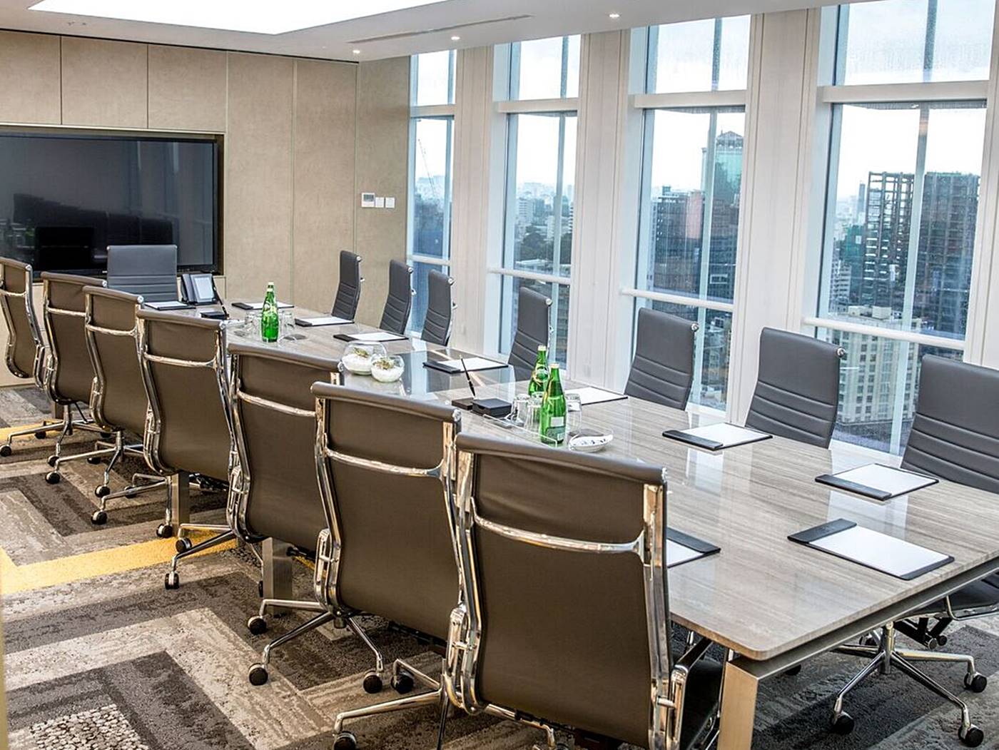Văn phòng trọn gói CEO SUITE • Vietcombank Tower, 05 Công Trường Mê Linh, Phường Bến Nghé, Quận 1 - Vlook.vn