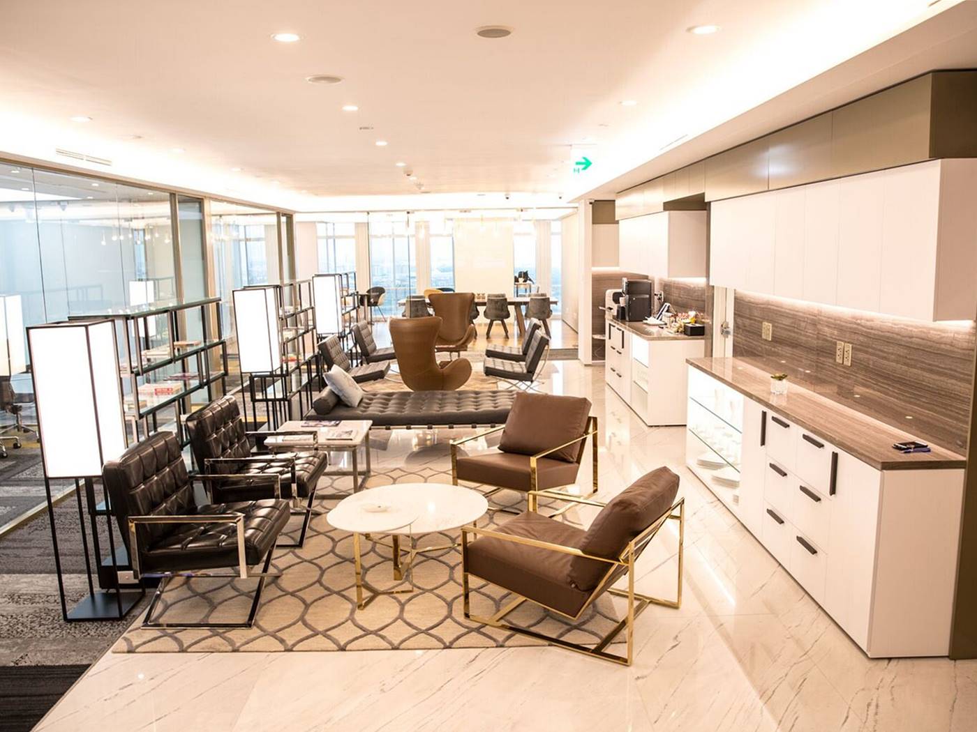 Văn phòng trọn gói CEO SUITE • Vietcombank Tower, 05 Công Trường Mê Linh, Phường Bến Nghé, Quận 1 - Vlook.vn