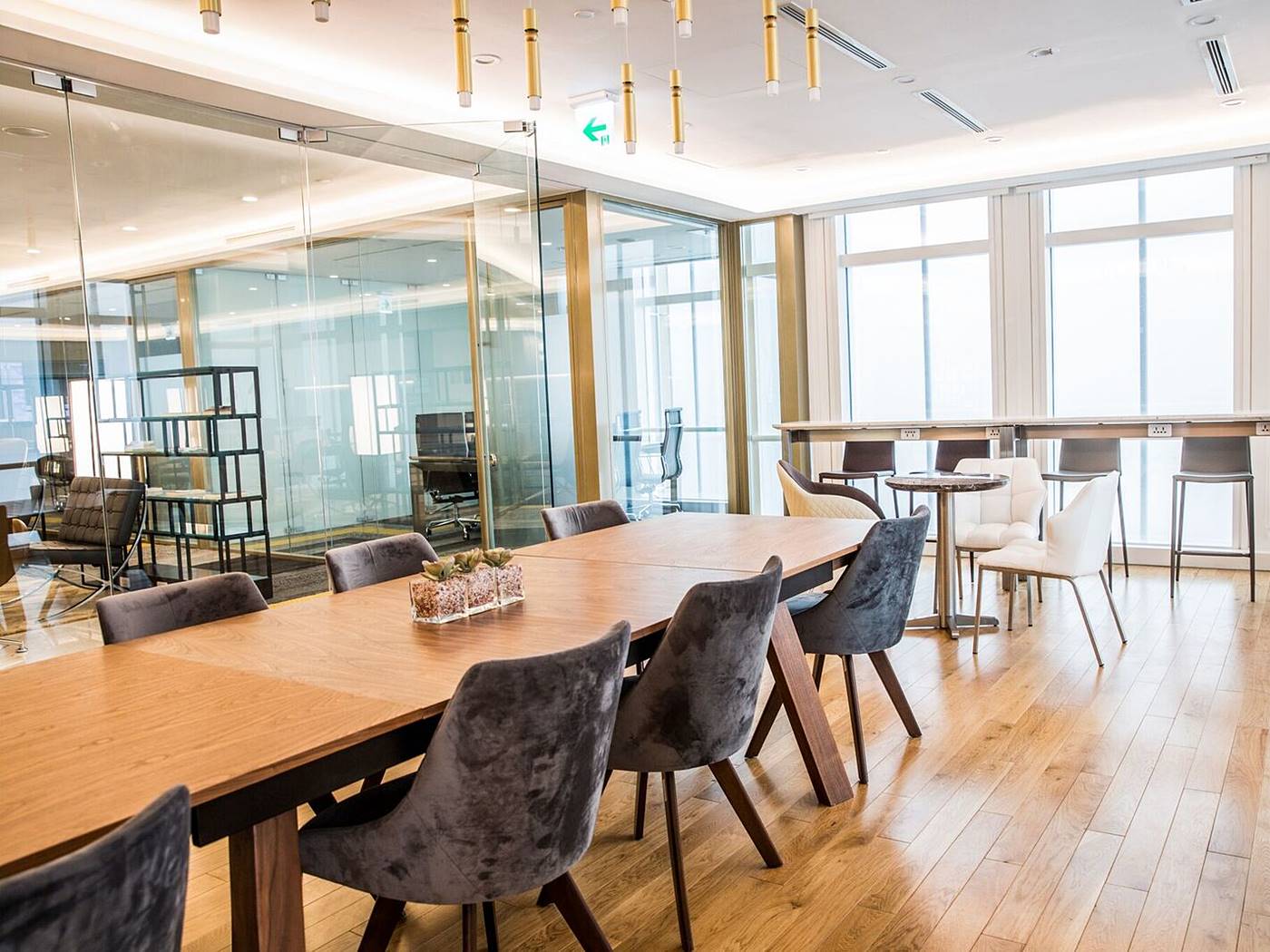 Văn phòng trọn gói CEO SUITE • Vietcombank Tower, 05 Công Trường Mê Linh, Phường Bến Nghé, Quận 1 - Vlook.vn