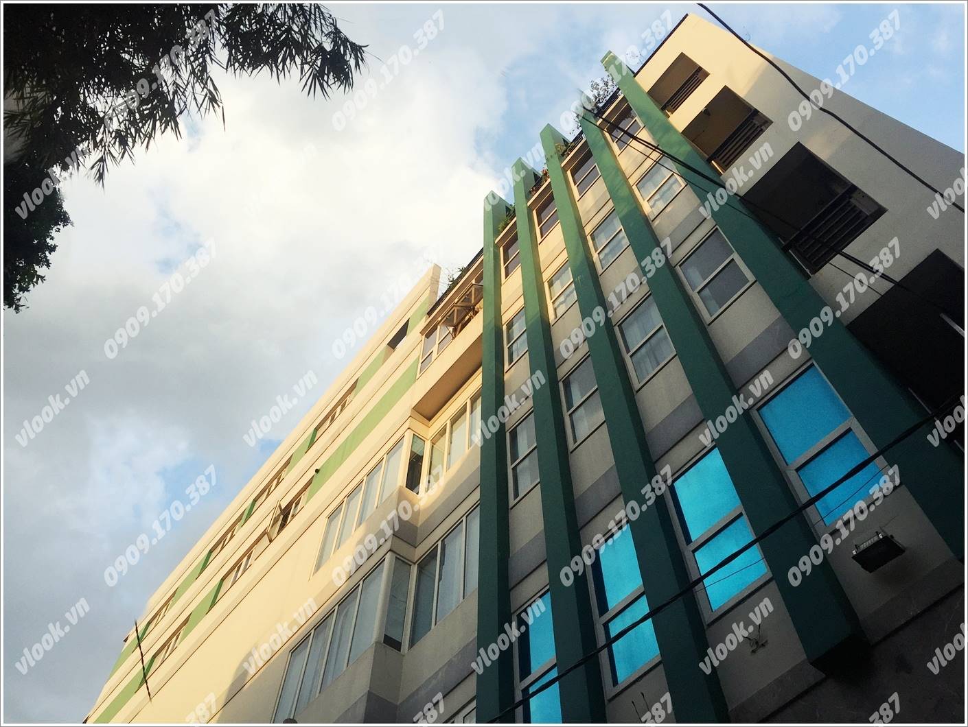 Cao ốc cho thuê văn phòng Green Bee Building Trần Hưng Đạo Quận 5 - vlook.vn