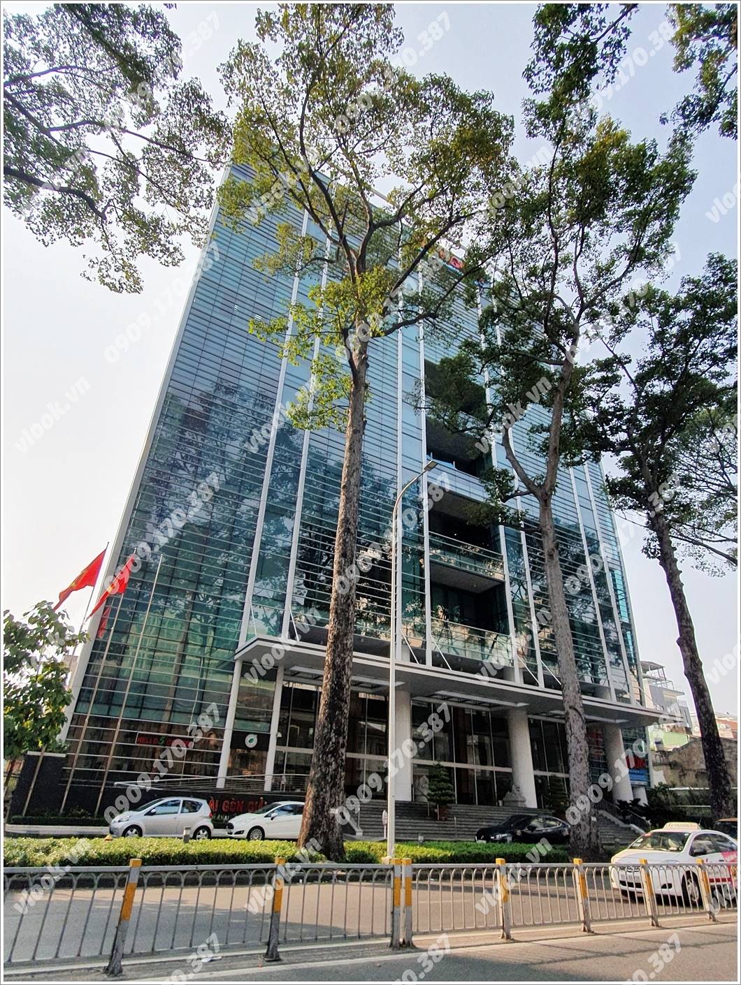 Mặt trước cao ốc cho thuê văn phòng Báo Sài Gòn Giải Phóng Building, Nguyễn Thị Minh Khải, Quận 3, TPHCM - vlook.vn