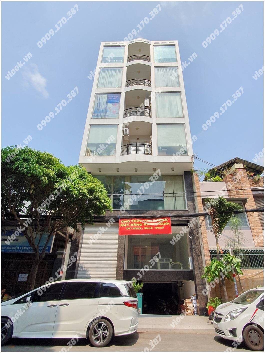 Mặt trước cao ốc cho thuê văn phòng A4 Building, Đường A4, Quận Tân Bình, TPHCM - vlook.vn