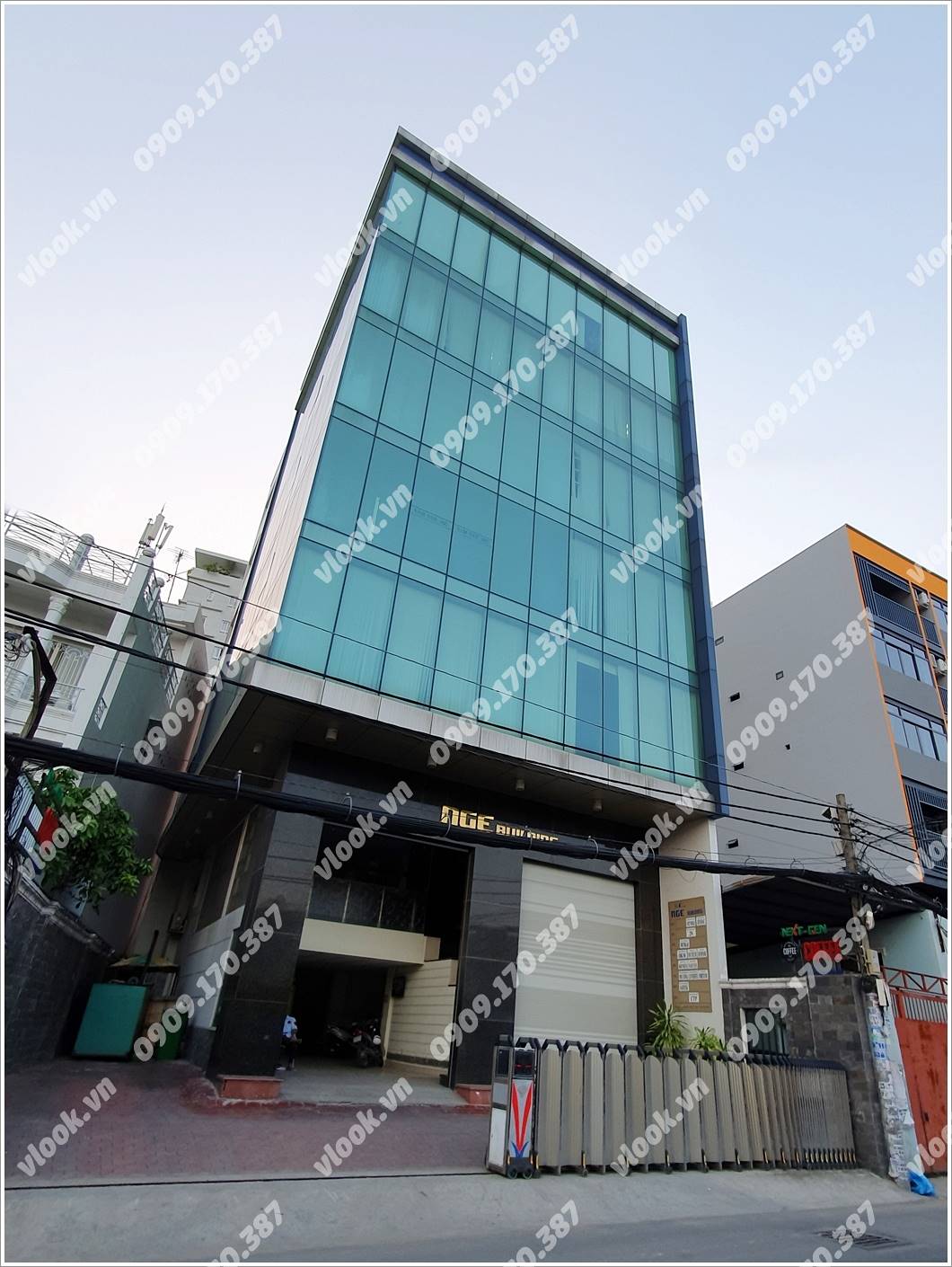 Mặt trước toàn cảnh oà cao ốc văn phòng cho thuê NGE Building, đường Ung Văn Khiêm, quận Bình Thạnh, TP.HCM - vlook.vn