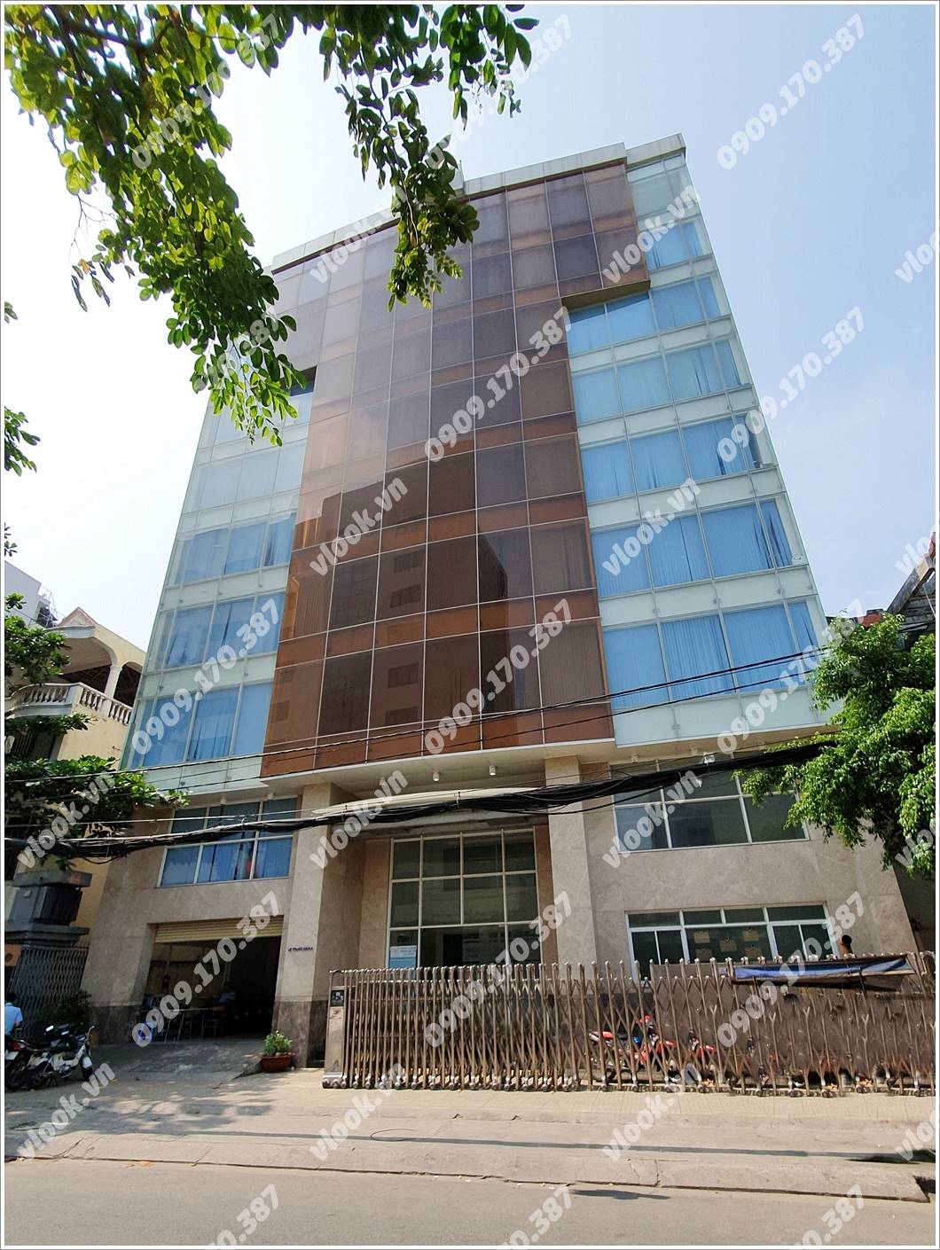 Mặt trước cao ốc cho thuê văn phòng Phù Đổng Building, Lê Trung Nghĩa, Quận Tân Bình, TPHCM - vlook.vn