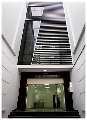 Cao ốc cho thuê văn phòng Phùng Hưng Building, Phường 13, Quận 5 - vlook.vn
