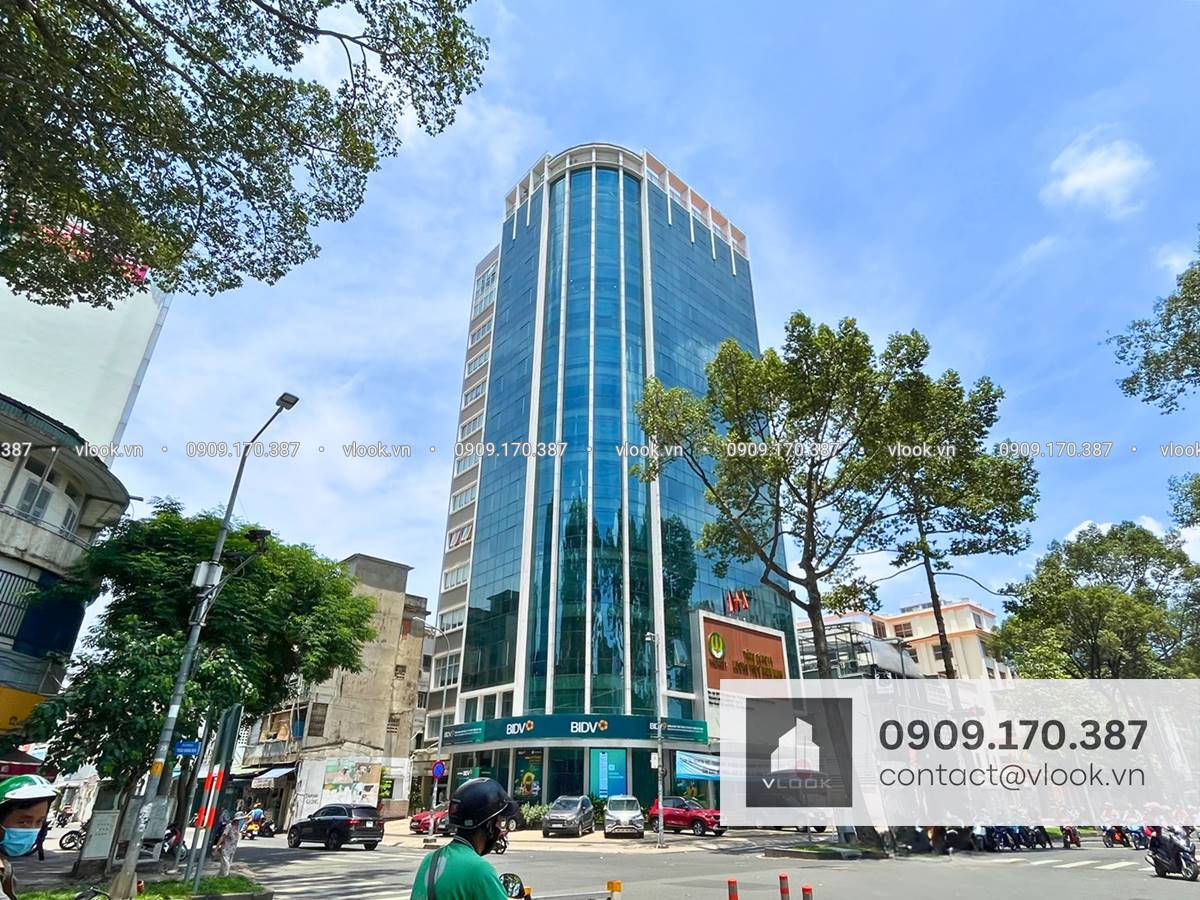 Mặt trước cao ốc cho thuê văn phòng Vinafood Tower, Trần Hưng Đạo, Quận 1, TPHCM - vlook.vn