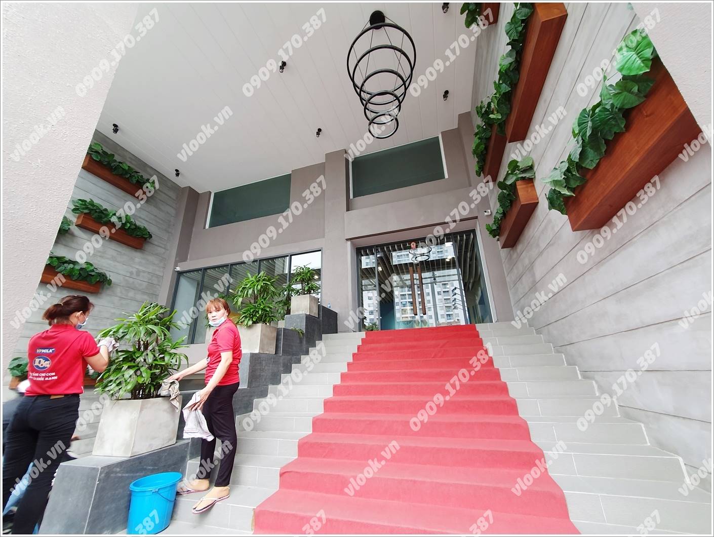 Mặt trước toàn cảnh oà cao ốc văn phòng cho thuê VPMilk Building, đường Nguyễn Thị Thập, quận 7, TP.HCM - vlook.vn