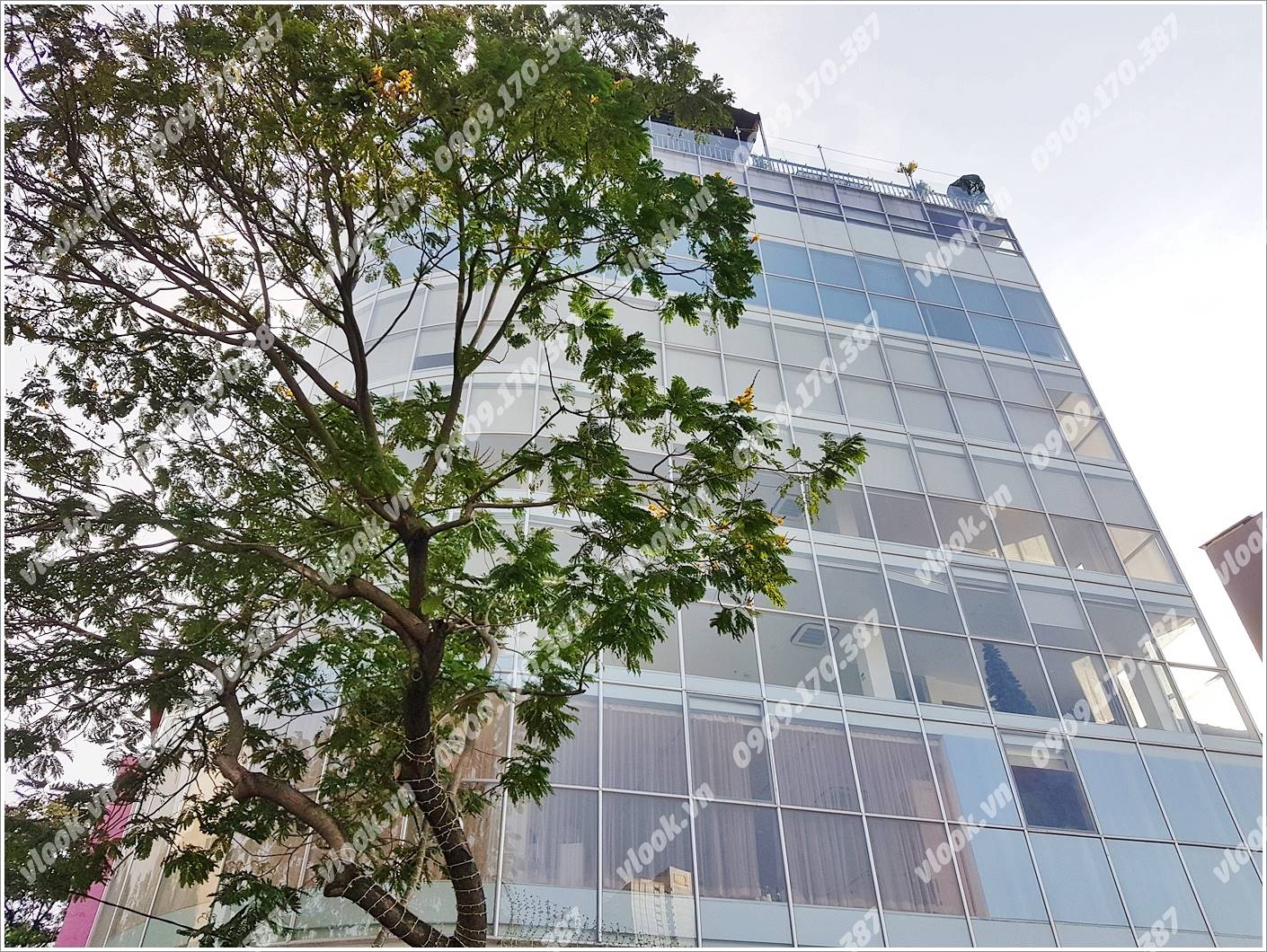 Cao ốc văn phòng cho thuê Building 82, Lê Thị Hồng Gấm, Quận 1, TPHCM - vlook.vn