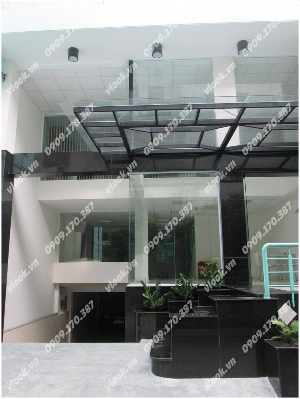 Cao ốc văn phòng cho thuê New Star Building Nguyễn Trọng Tuyển, Quận Phú Nhuận, TP.HCM - vlook.vn