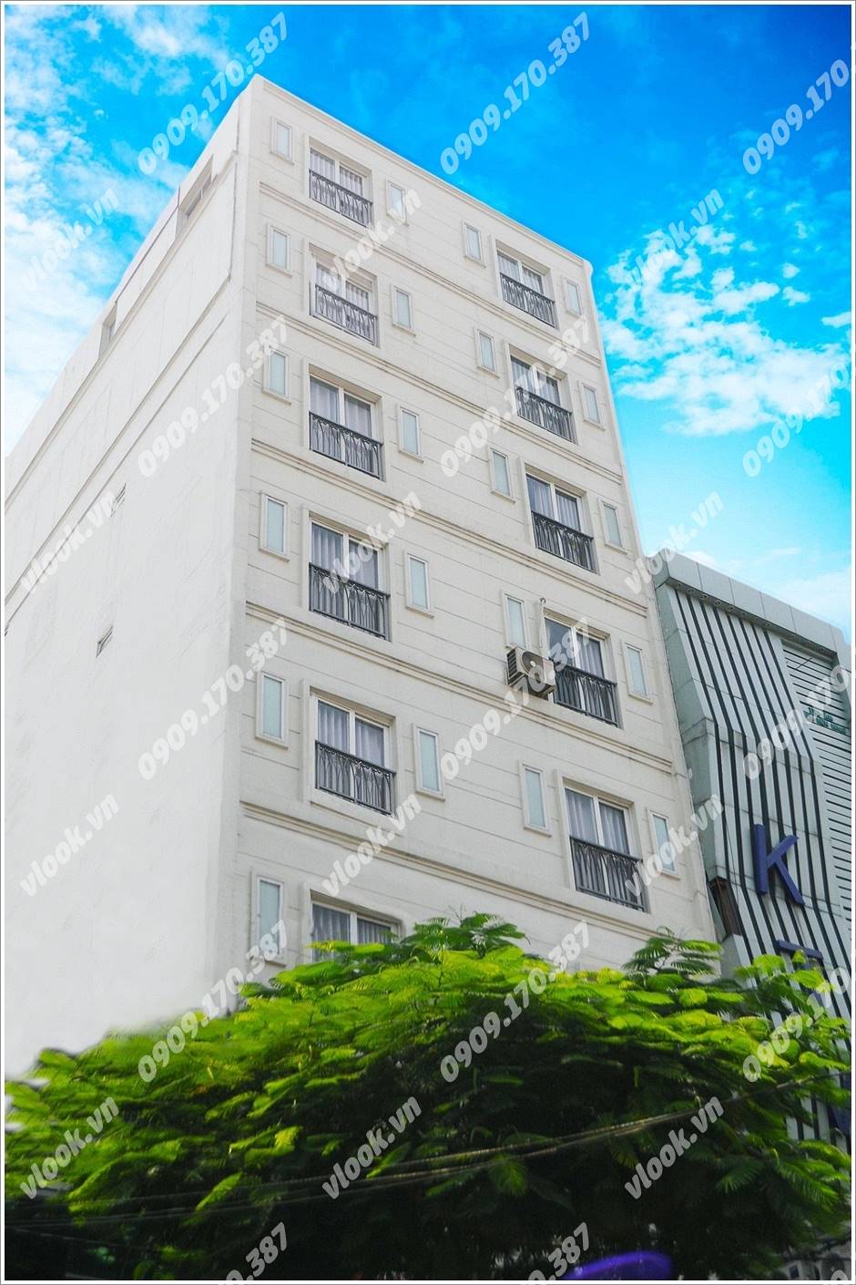 Cao ốc văn phòng cho thuê Paragon Golden Centre, TRần Nhật Duật, Quận 1, TP.HCM - vlook.vn