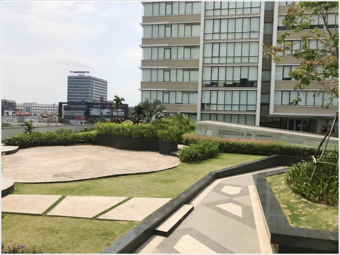 Cao ốc cho thuê văn phòng Cộng Hòa Garden, Quận Tân Bình, TPHCM - vlook.vn