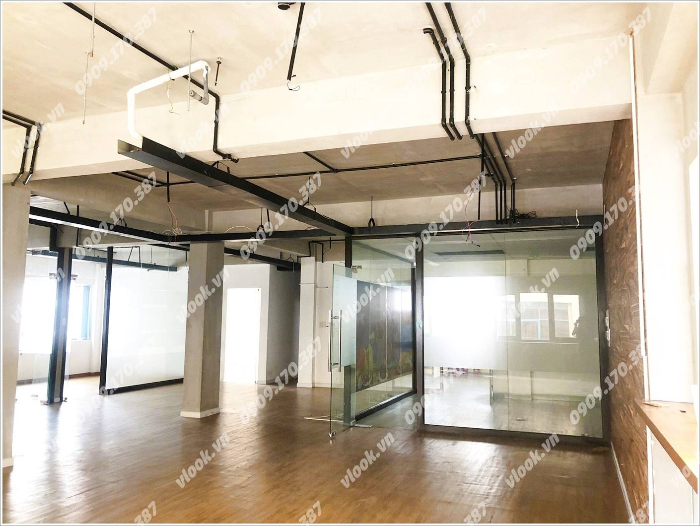 Cao ốc văn phòng cho thuê tòa nhà Vincom Plaza Ba Tháng Hai, Quận 10, TPHCM - vlook.vn