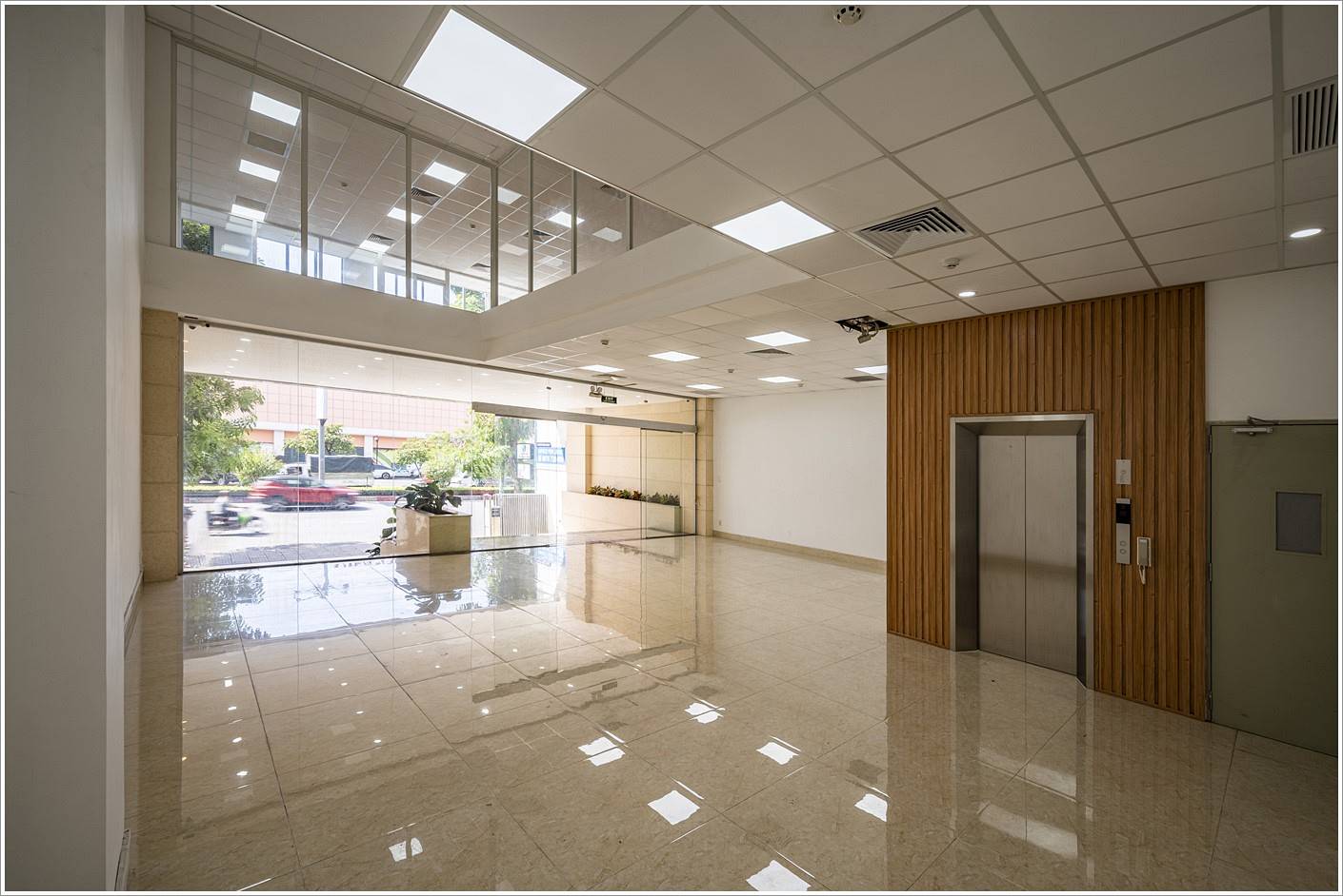 Cao ốc văn phòng cho thuê tòa nhà Lệ Quyên Building, Cộng Hòa, Quận Tân Bình, TPHCM - vlook.vn