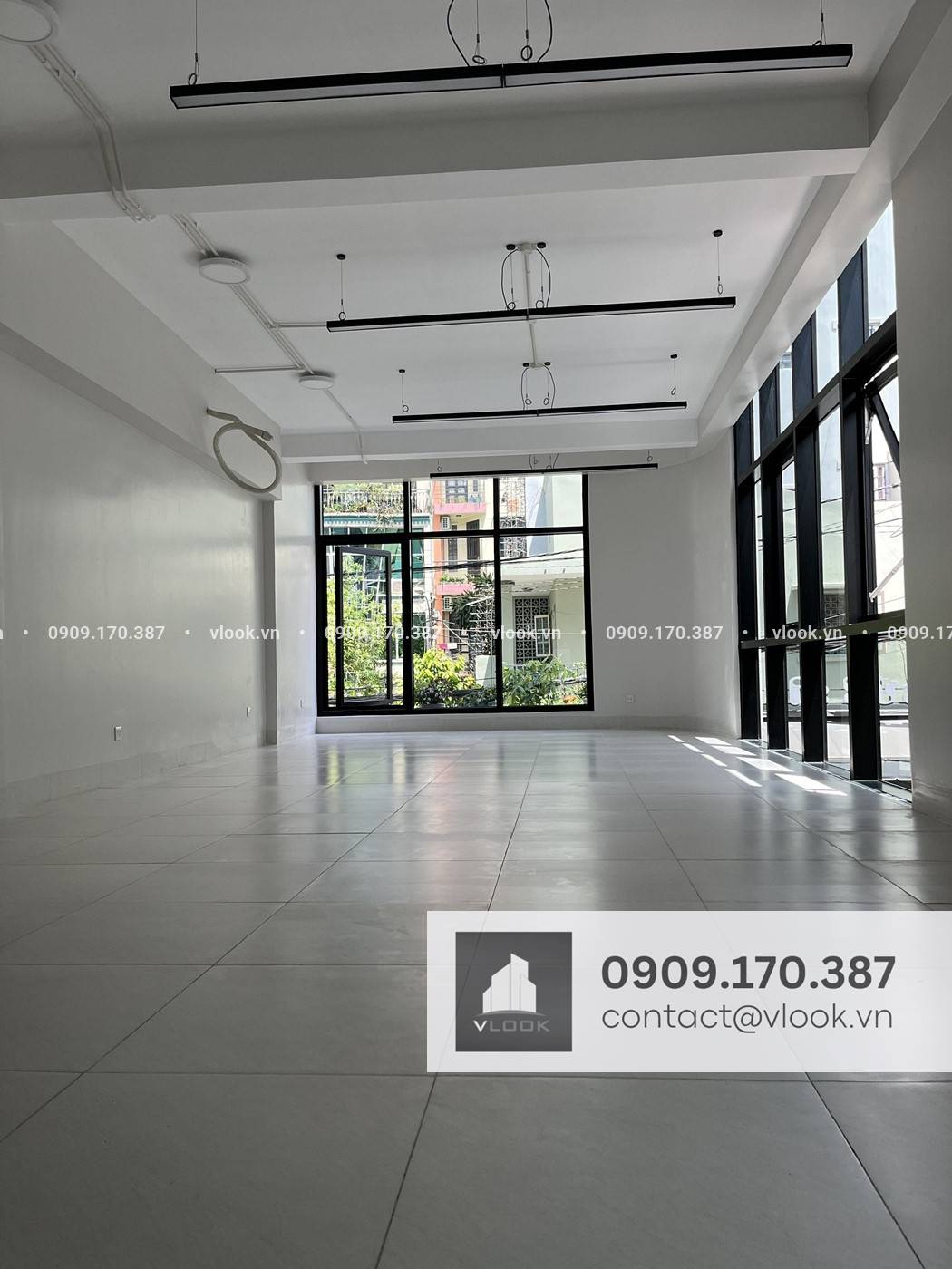 Cao ốc văn phòng cho thuê tòa nhà 12/18 Đào Duy Anh, Phường 9, Quận Phú Nhuận, TPHCM - vlook.vn - 0909 170 387