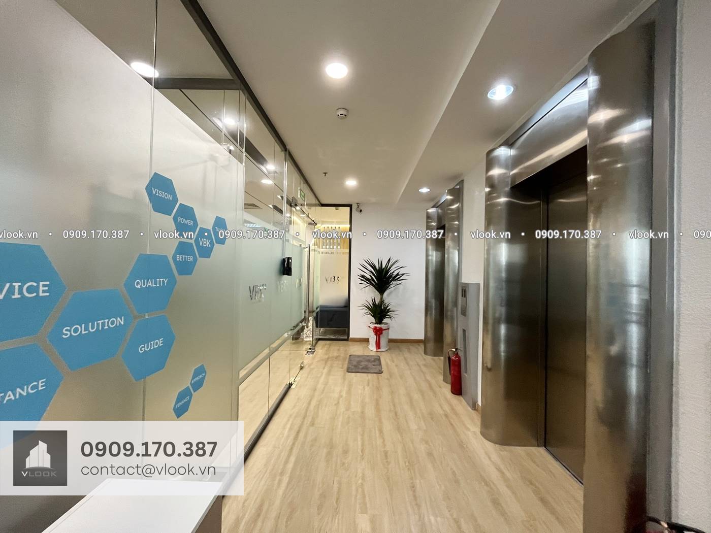 Cao ốc văn phòng cho thuê tòa nhà TGI Office, 208 Nguyễn Trãi, Quận 1, TPHCM - vlook.vn